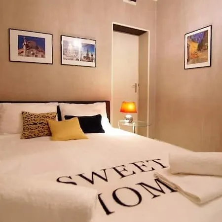 Group Stay, 7 Minutes Away From Amsterdam! Apartment Halfweg