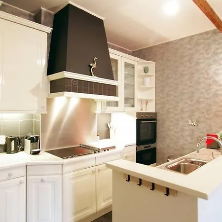 Group Stay, 7 Minutes Away From Amsterdam! Apartment Halfweg