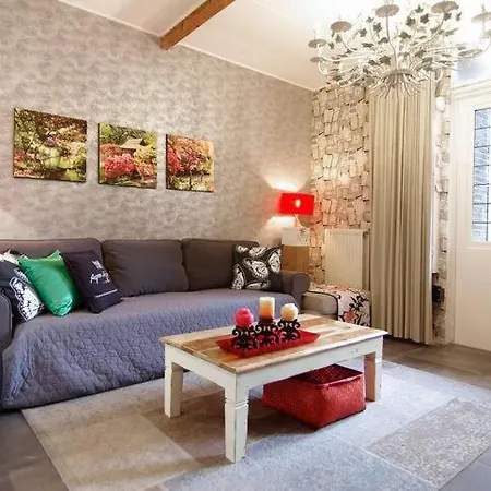 Group Stay, 7 Minutes Away From Amsterdam! Apartment