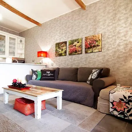 Group Stay, 7 Minutes Away From Amsterdam! Apartment *