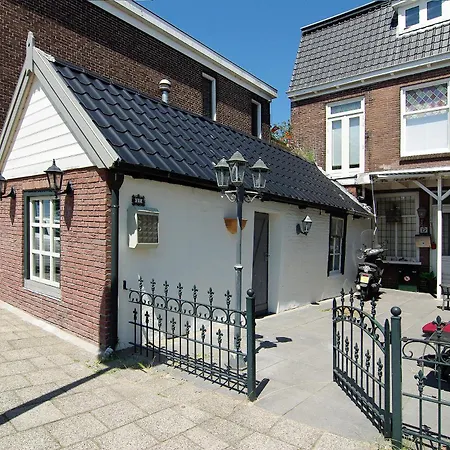 Group Stay, 7 Minutes Away From Amsterdam! Апартаменты *