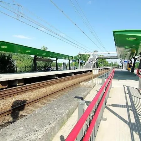 Group Stay, 7 Minutes Away From Amsterdam! Διαμέρισμα